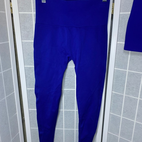 SET Active Vibrant Blue Crop Top and leggings Set - Picture 4 of 9